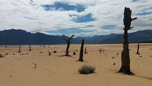 640px-Theewaterskloof_sandscape_2018-03-11